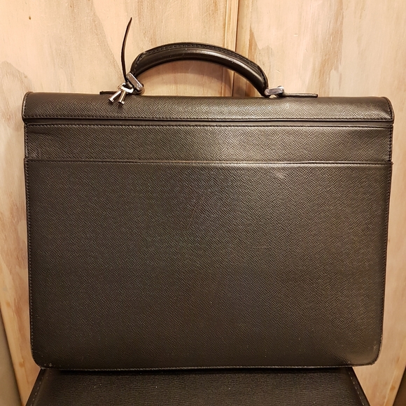 Louis Vuitton Taiga Briefcase - Picture 2 of 9